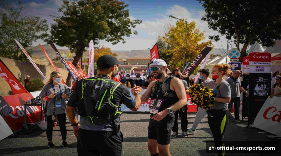 风雨同舟，共创辉煌！